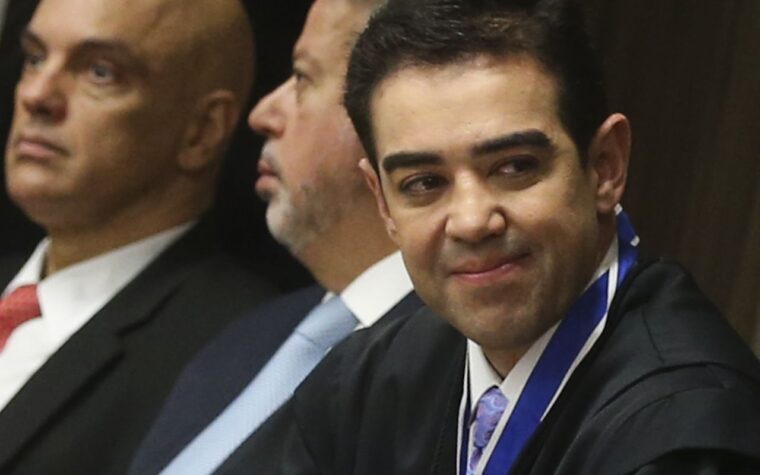 Bruno Dantas renuncia ao ministério do TCU