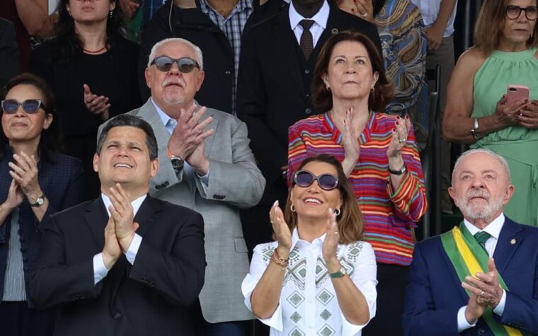 Desfile cívico-militar do Dia da Independência em Brasília