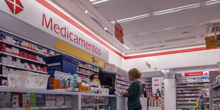 Mudanças na emissão e controle de receitas médicas começam hoje