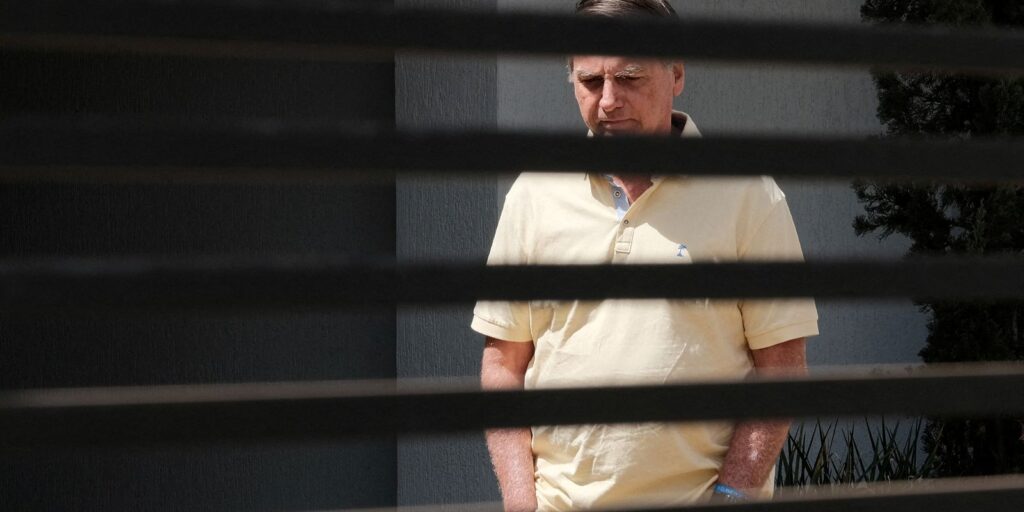 Defesa pede revisão da condenação de Bolsonaro com novos fatos