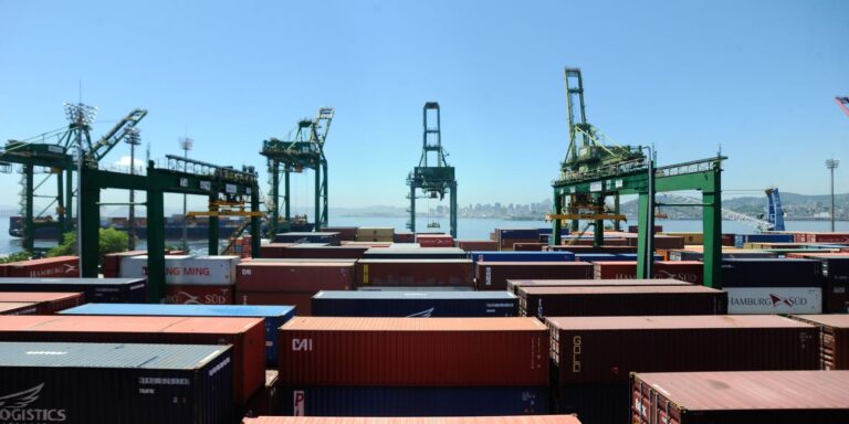 Superávit da balança comercial atinge US$ 7,74 bilhões em setembro