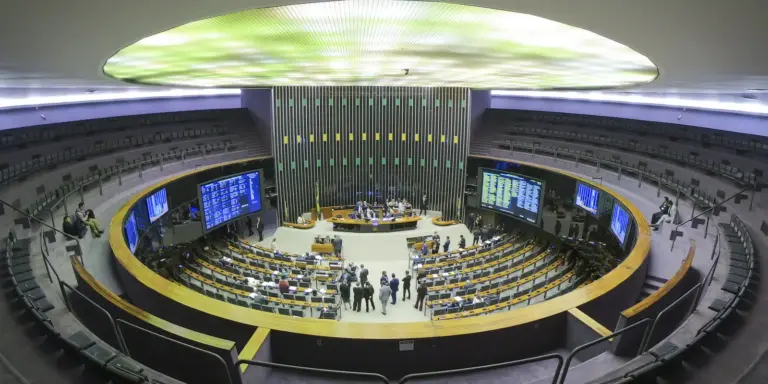 PL, PSD, PT e Republicanos elegem 15 governadores