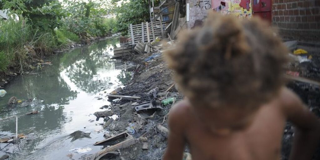 Crianças no Brasil estão expostas a riscos climáticos