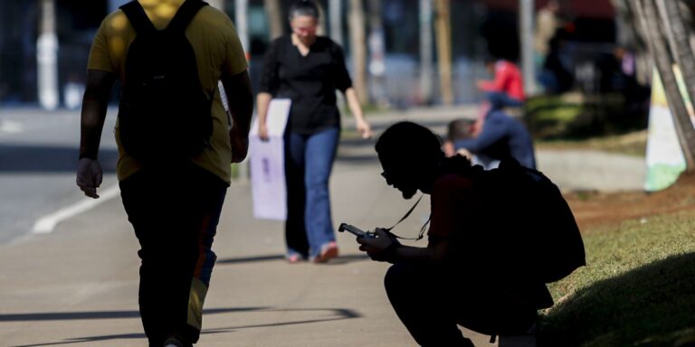 Jovens nem-nem no Brasil caem para 22,4%, revela estudo
