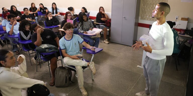 Enem 2026 exige escolha de idioma para inscritos automáticos