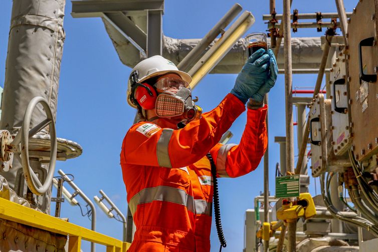 ANP leiloa mais de 320 blocos de petróleo nesta quarta